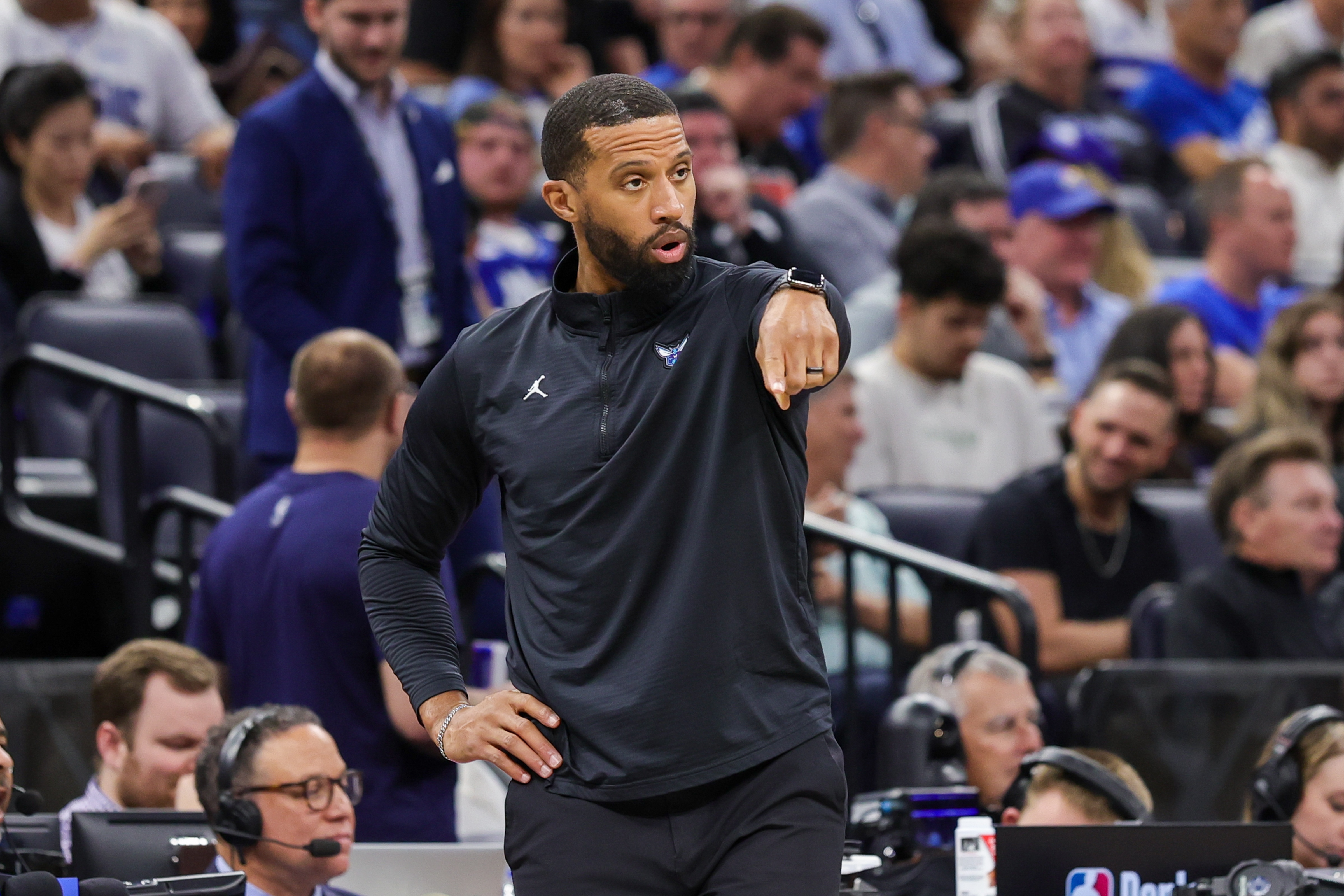 完美体育平台-黄蜂主帅：流畅传球让进攻渐入佳境 喜欢球队攻防两端的传切配合